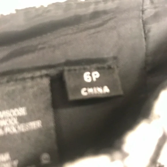 Tahari EUC black and wool houndstooth skirt - Picture 3 of 6